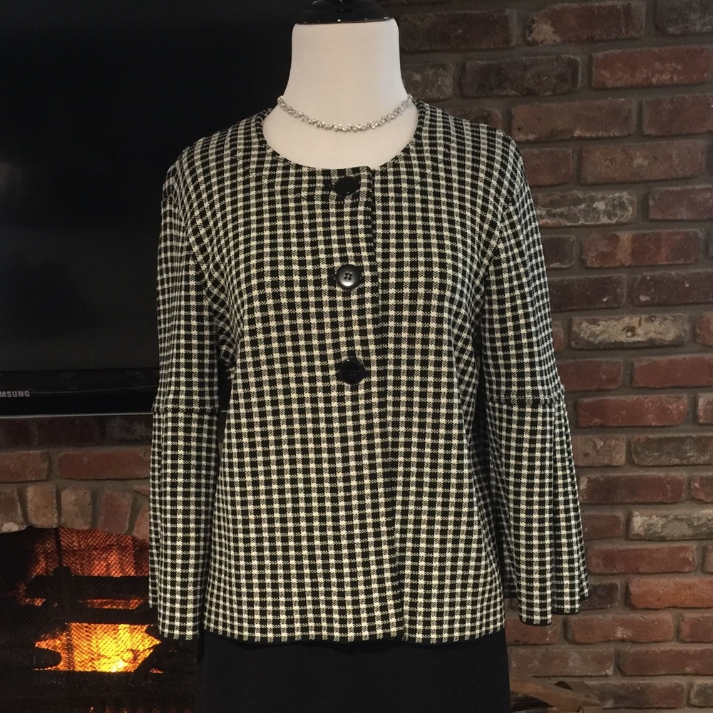 Jones New York 3/4 flair sleeve jacket